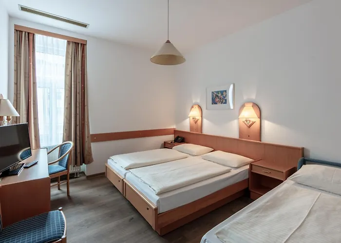 Admiral Hotel 3*