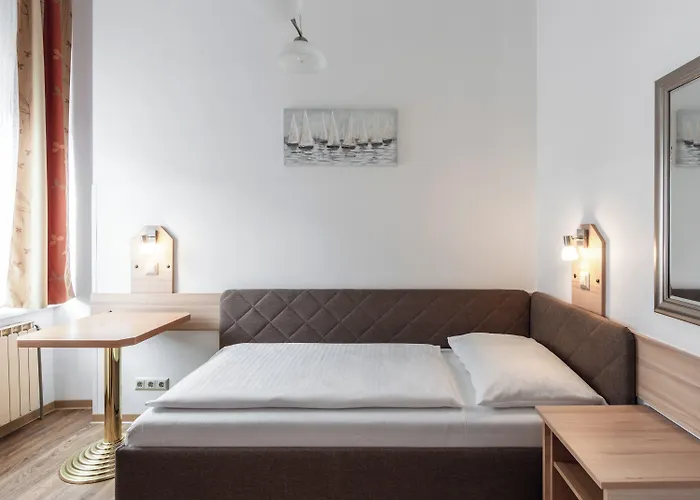 Admiral Hotel 3*