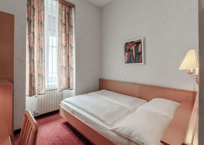 Admiral Hotel 3*